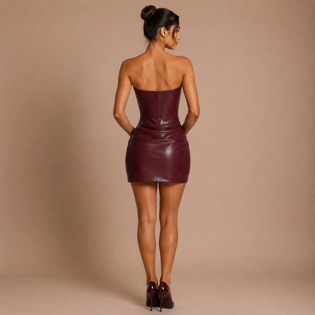 Beatriz™ | Στράπλες Μίνι Δερμάτινο Φόρεμα με Δομημένο Κορσέ και Φούστα με Πάνελ