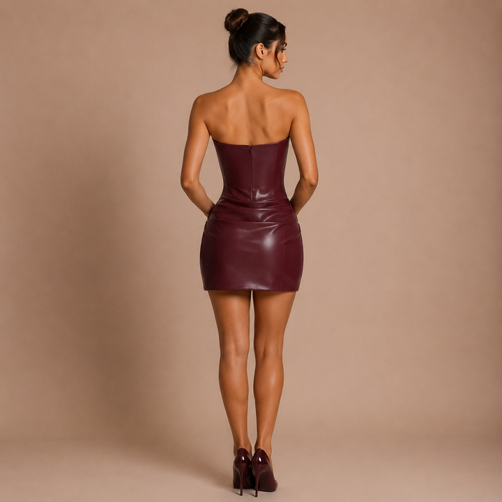 Beatriz™ | Στράπλες Μίνι Δερμάτινο Φόρεμα με Δομημένο Κορσέ και Φούστα με Πάνελ